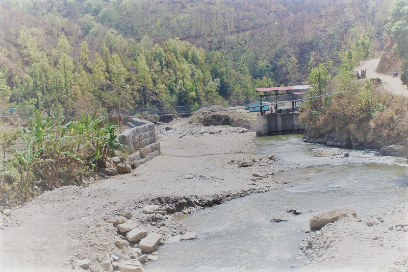 जलविद्युत् आयोजनाले खोलै सुकाएर पानी प्रयोग गरे