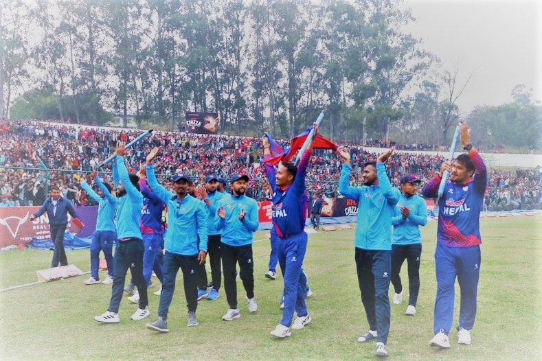 युइएविरुद्ध नेपालको जितमा खुसीयाली मनाउदै !