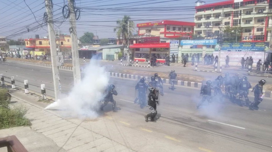 विराटनगरमा प्रहरी र प्रदर्शनकारीबीच झडप