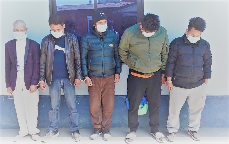 तिब्बतीलाई नेपाली नागरिकता बनाइदिने काममा संलग्न गिरोहलाई पक्राउ