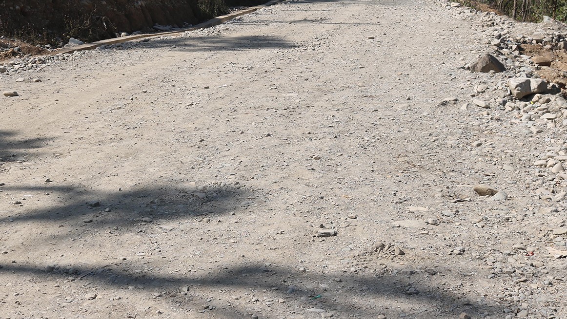 राप्ती लोकमार्ग ठाउँ–ठाउँमा जीर्ण अवस्था हुँदा यात्रुलाई सास्थी