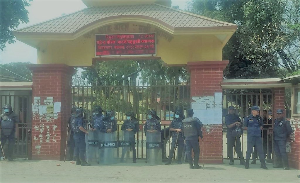 विराटनगरको महेन्द्र मोरङ  क्याम्पसमा गरेको तालाबन्दी खुल्यो