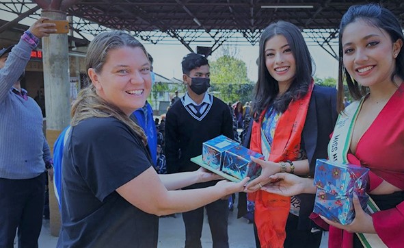 मिस नेपाल अर्थ सरिशा श्रेष्ठले सीएनएन हिरो म्यागी डोएनसँग भेट