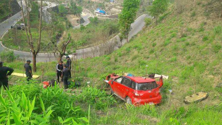 सिन्धुलीमा कार दुर्घटना हुँदा २ जनाको मृत्यु,१ जना गम्भीर घाइते
