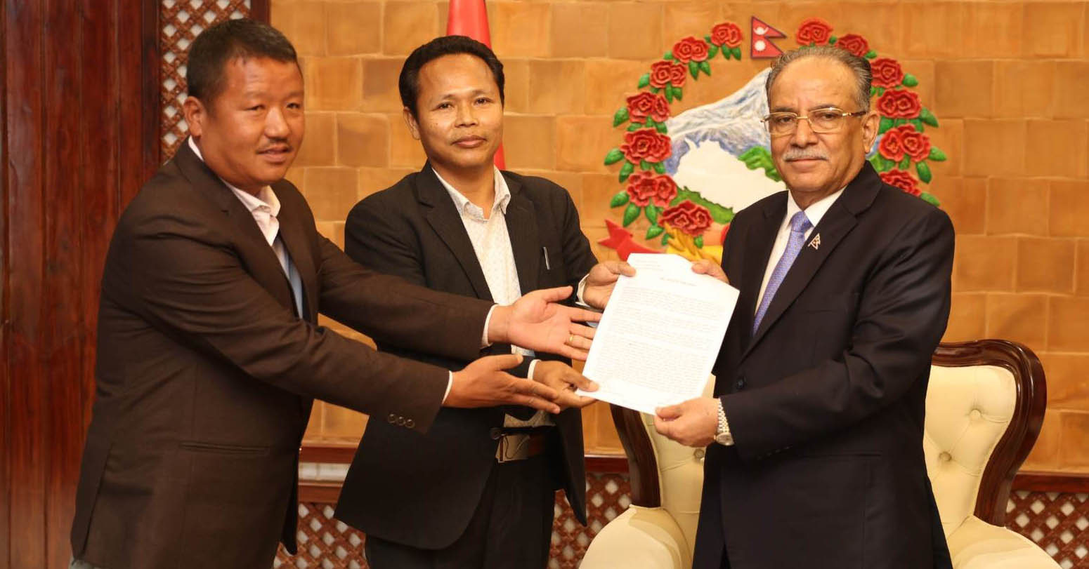 प्रदेशको नामाकरणको माग गर्दै प्रधानमन्त्री दाहाल प्रचण्डसमक्ष ज्ञापनपत्र पेस