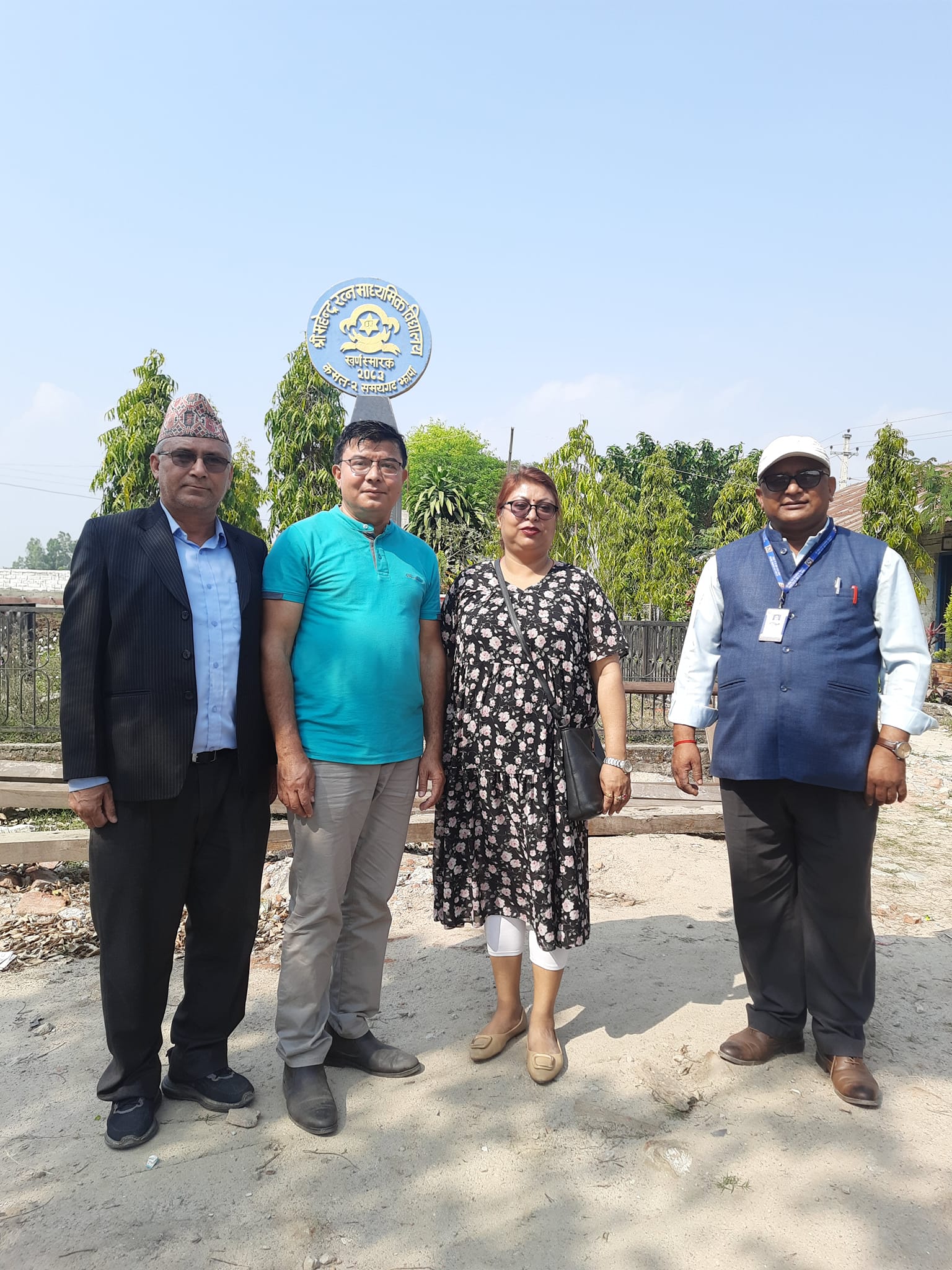 CTEVT का उपसचिव एवम् CTEVT तेह्रथुमका प्रमुखद्वारा महेन्द्र रत्न मा. वि. काे प्राविधिक एवम् भाैतिक अवस्थाकाे अनुगमन