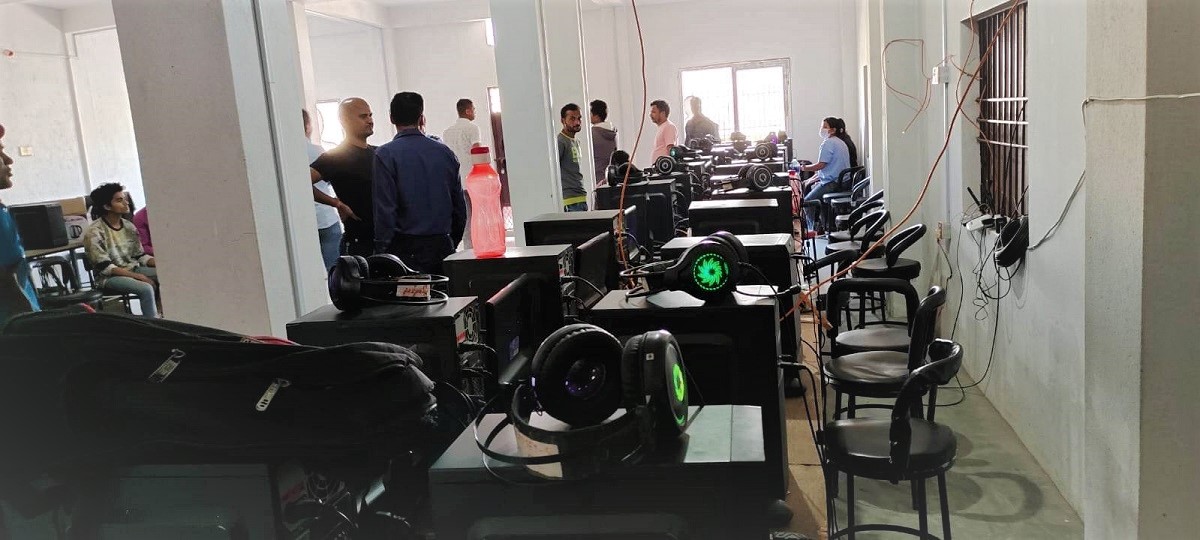 जनकपुरधाममा अवैधरूपमा सञ्चालनमा रहेको कल सेन्टरबाट प्रहरीले २३ जनालाई पक्राउ