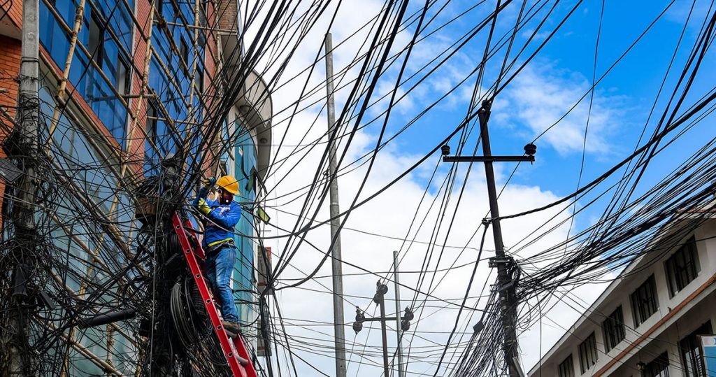 नेपाल विद्युत् प्राधिकरण तुलसीपुरले अव्यवस्थित तार नहटाउनेलाई कारबाही गर्ने तयारी