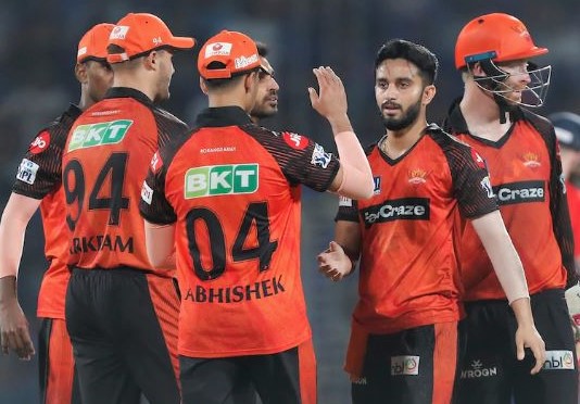 आईपीएल क्रिकेटमा गएराति गुजरात टाइटन्स र सनराइजर्स हैदराबाद विजयी