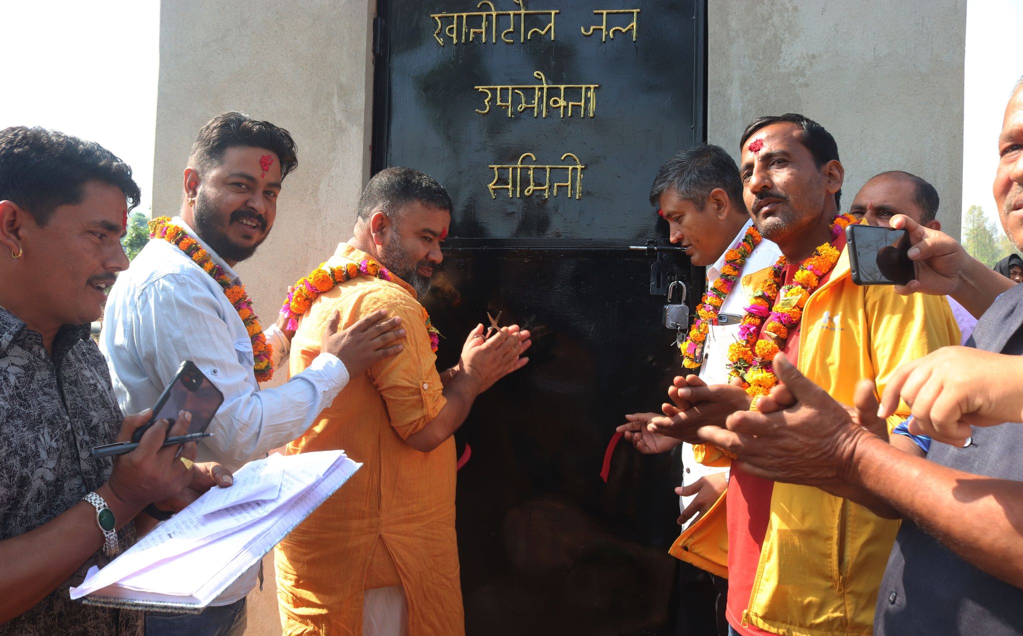 उपमेयर राजेश बानियाँले हेटौंडा १६ चिसापानीमा डिप बोरिङको उद्घाटन गरे