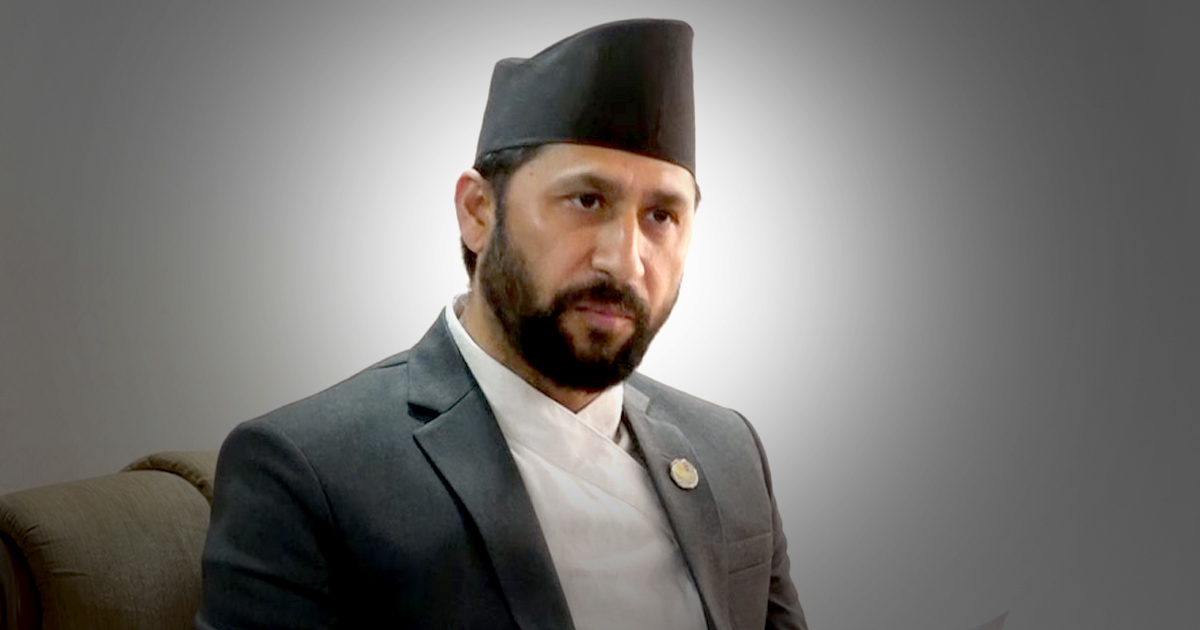 उपनिर्वाचनका लागि मनोनयन दर्ता गर्न रवि लामिछाने निर्वाचन अधिकृतको कार्यालयमा