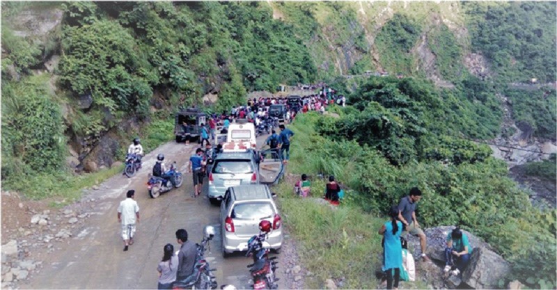 बुटवल–पाल्पा सडक खण्ड दैनिक ९ घण्टा अवरुद्ध हुने