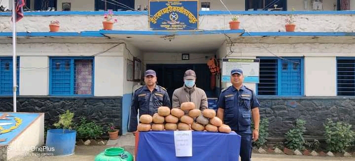 थाहा २ मा लागुऔषध गाजाँको धुलोसहित तामाङ्ग प्रकाउ