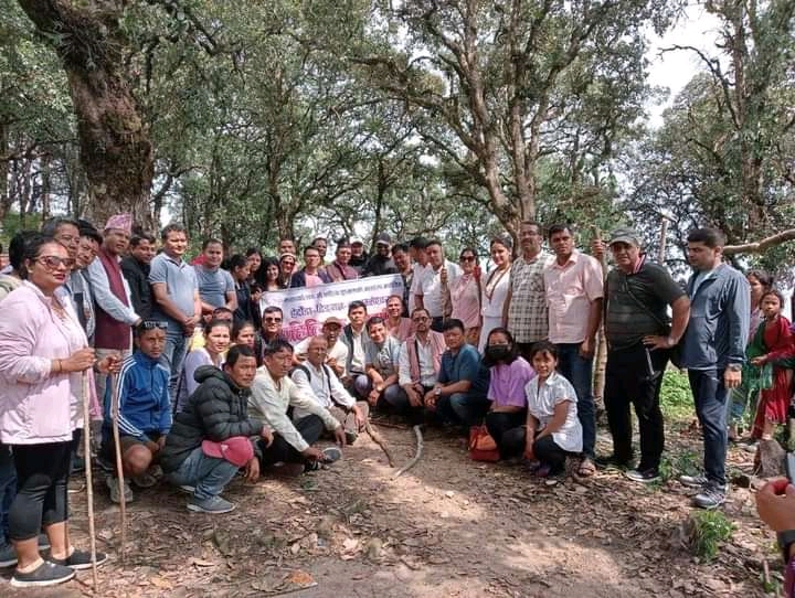 २९०औँ साहित्य शृङ्खलाका अवसरमा बकैयाकाे लटारम्भेश्वरमा झरनाकाे साहित्यिक पदयात्रा