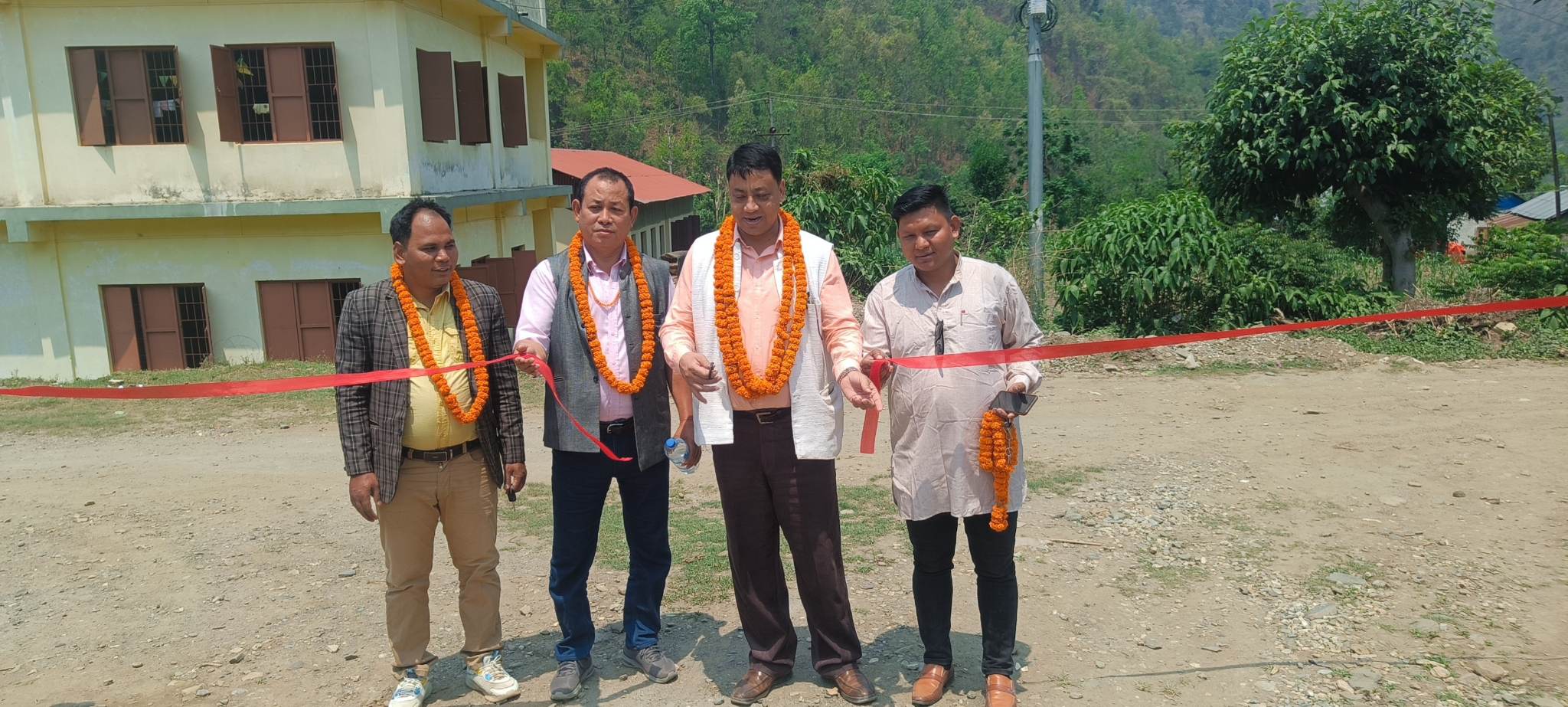 बानियाँद्वारा राक्सिराङको २ र ३ नम्बर वडामा निर्मित सडक उद्घाटन