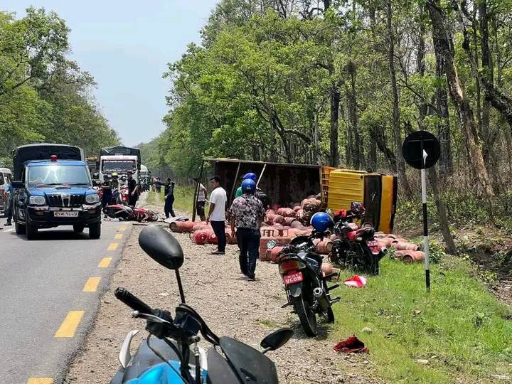 ट्रकको ठक्करबाट स्कुटर चालकको मृत्यु, एकको अवस्था गम्भीर
