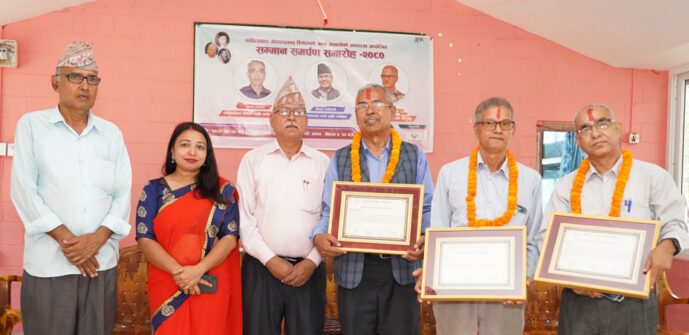 साहित्य संगम मकवानपुरद्वारा तीन श्रष्टा सम्मानित