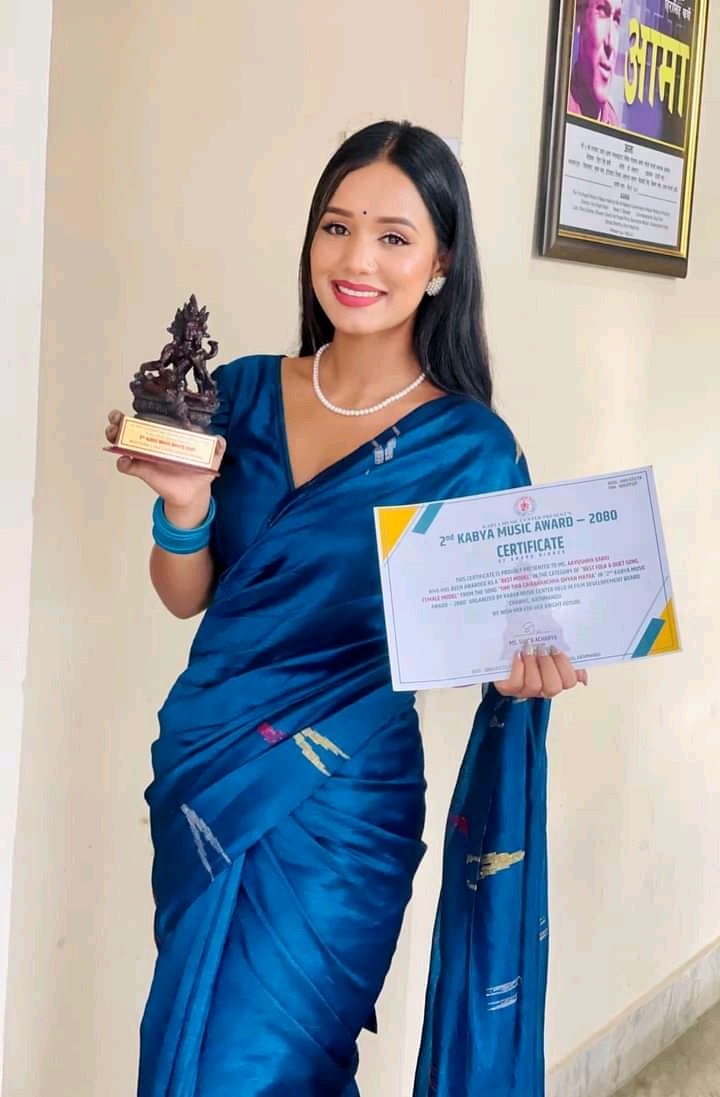 आयुसमा कार्कीले जितिन् ‘ दोश्रो काब्य म्युजिक अवार्ड २०८० ’ को सर्वोत्कृष्ट मोडेलको अवार्ड