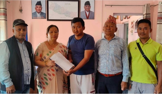 हेटौंडाको सडक नभत्काए सामूहिक आत्मदाह गर्छु भन्दै मेयर ज्ञापन पत्र