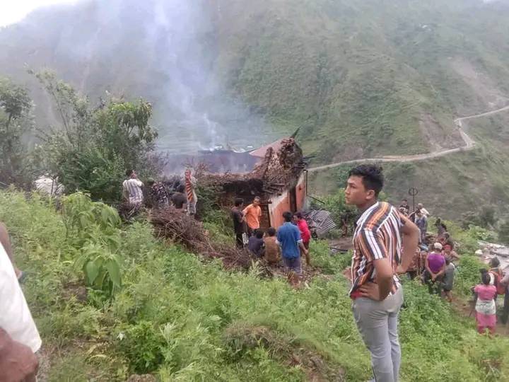 इन्द्रसरोवर गाउँपालिका २ मा विद्युत सर्किट भई एक घरमा आगलागी