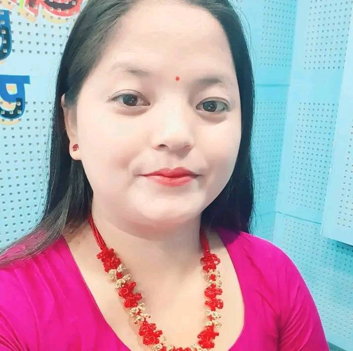 तामाङ प्रसारण दिवसको अवसरमा पत्रकार सिन्तानलाई सम्मान गरिदैं