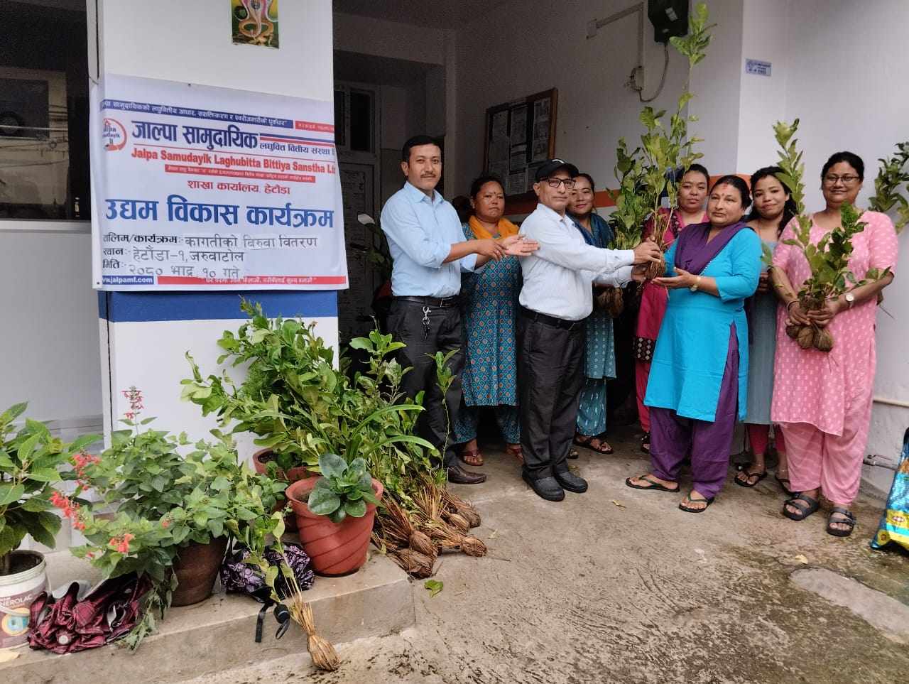 जाल्पा सामुदायिक लघुवित्तद्वारा कागतीको बिरुवा वितरण