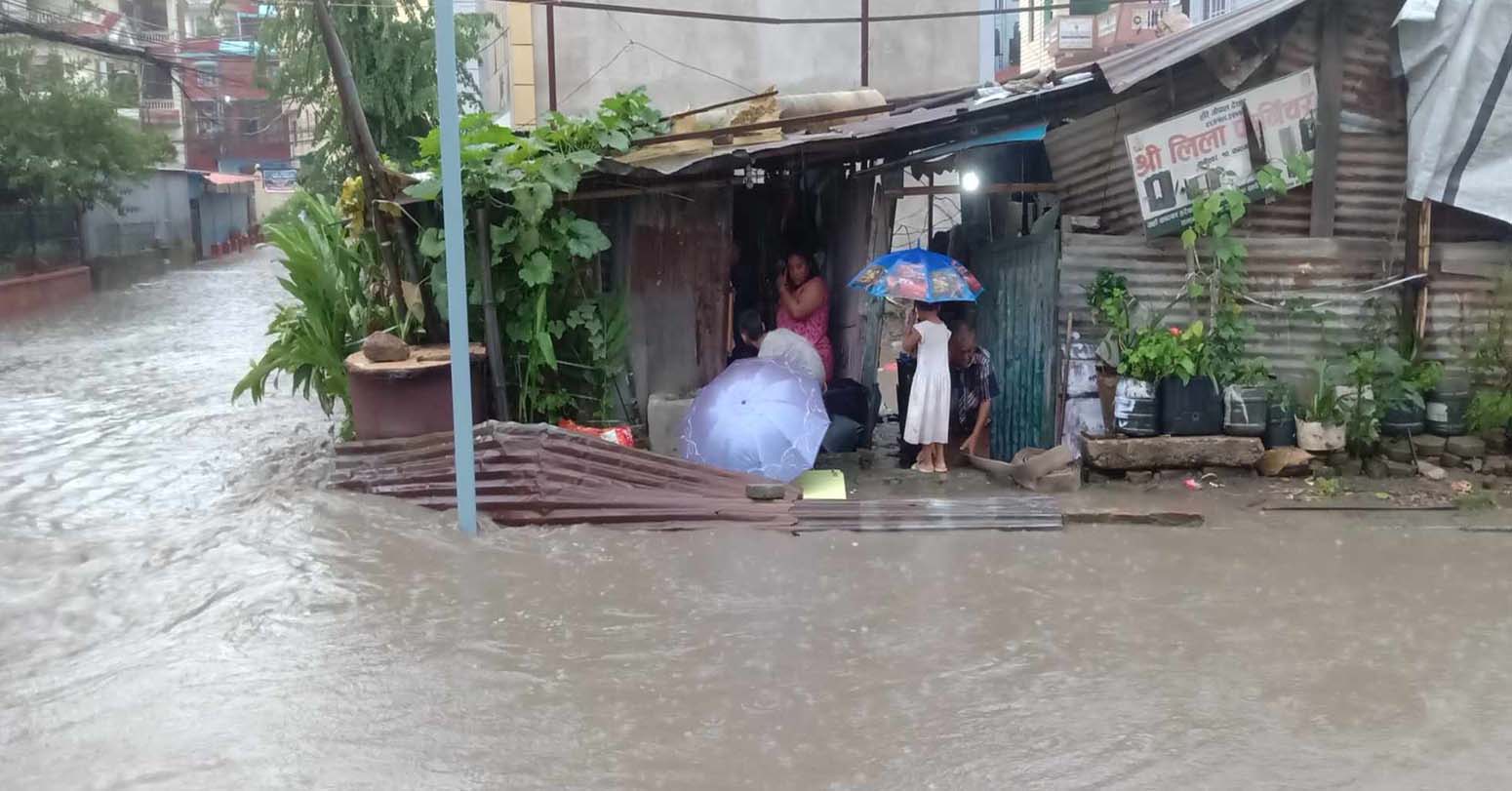 कपन, अनामनगर, शंखमुललगायत सडक किनारका घर र पसलभित्र पानी पसे !