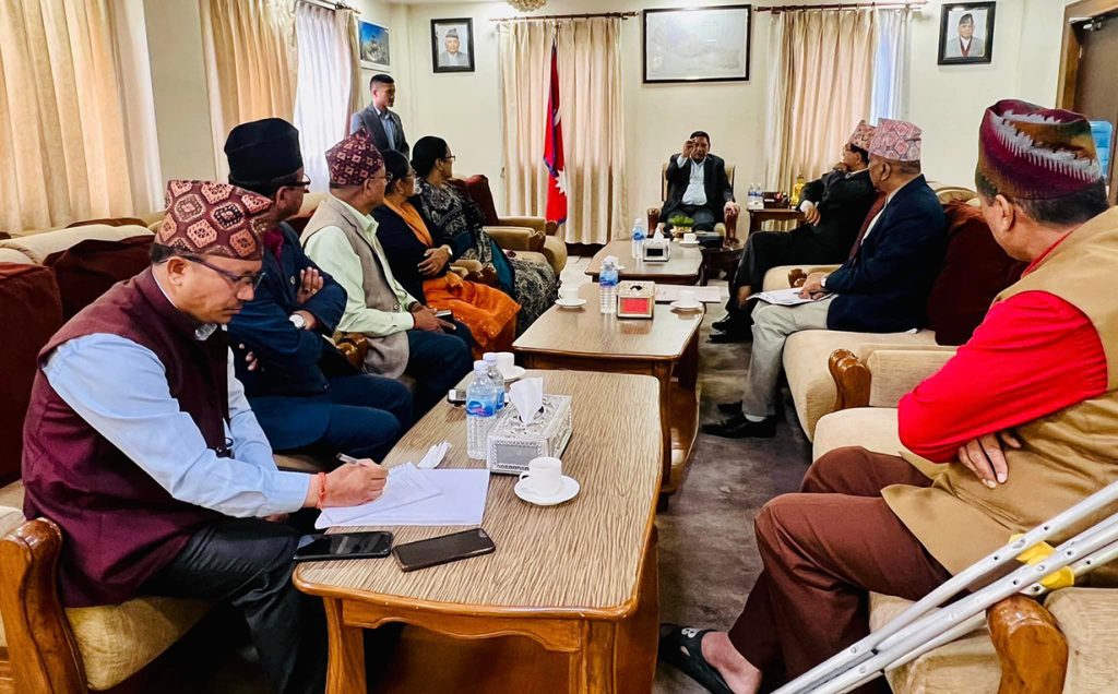 आन्दोलनलाई मर्यादित बनाउन शिक्षकहरुलाई गृहमन्त्री श्रेष्ठको आग्रह