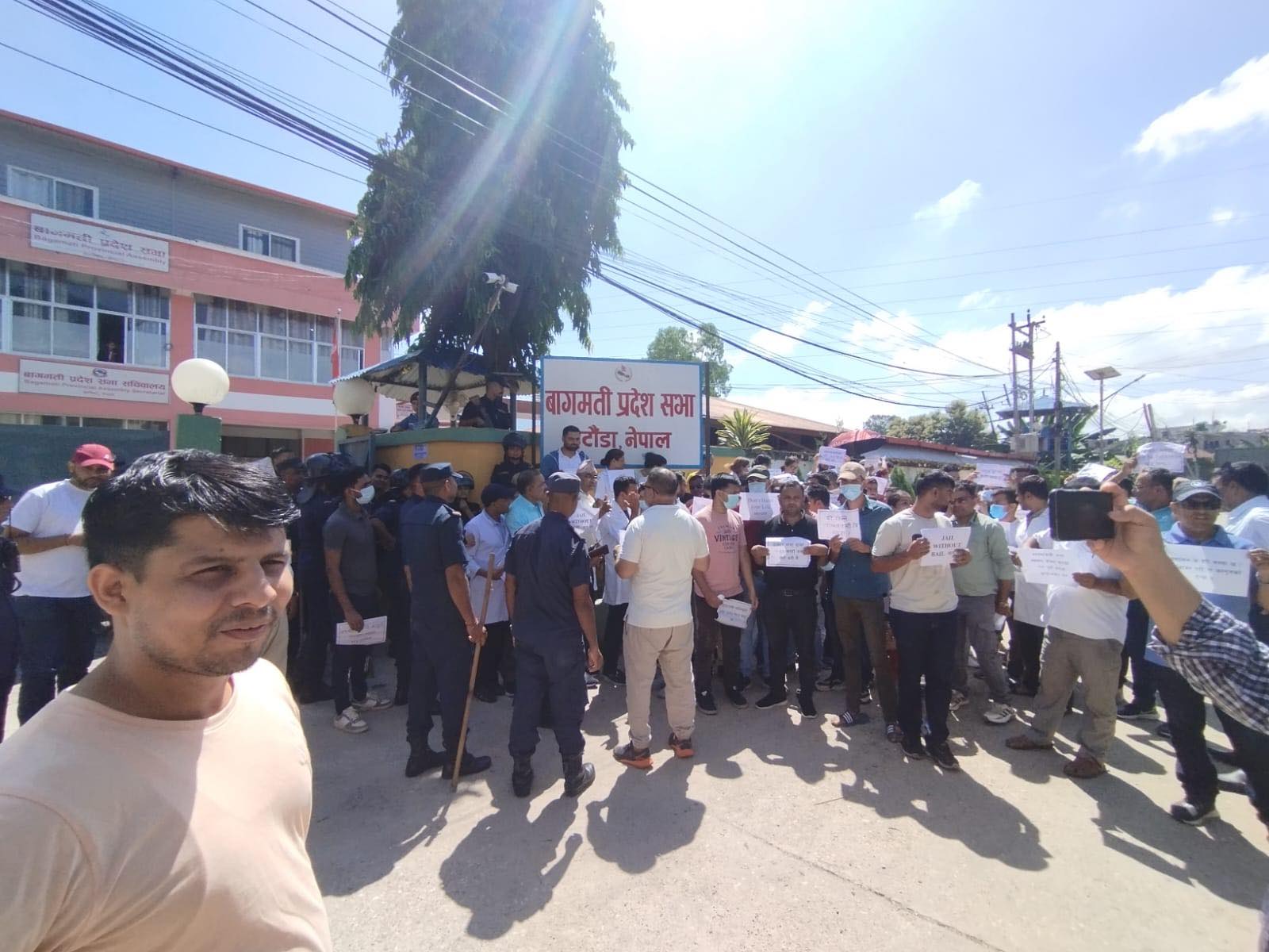 ज्यान जोगाउनेको ज्यानको सुरक्षा खोइ ?