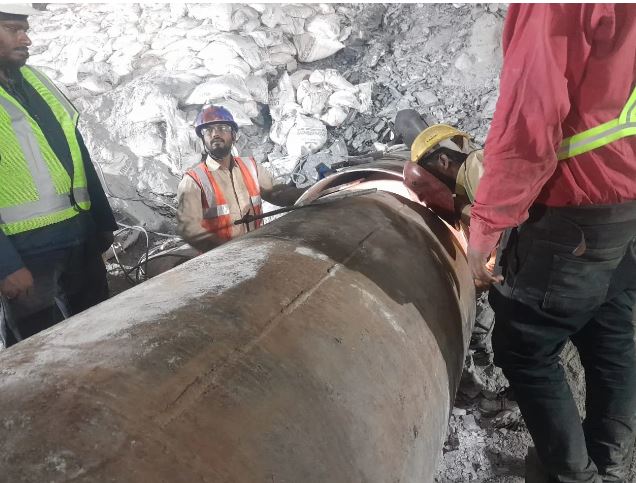 हप्ता दिन देखी ४० भारतीय मजदुर फसे सुरुङ भित्र, भएन अझै उद्दार