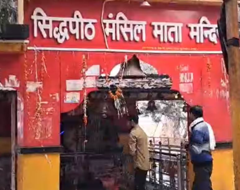 भारतमा एक युवकले आफनै घाटी काटेर मातालाई बलिदिए