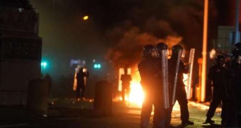 डब्लिनमा चक्कु प्रहारबाट चार घाइते, दर्जनौं सवारी साधान जलाइयो