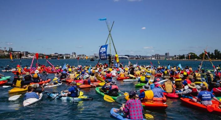 अष्ट्रेलियाका ‘जलवायु पक्षधर’ प्रदर्शनकारीले गरे कोयला निर्यातमा अबरोध, १०९ पक्राउ