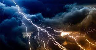 गुजरातमा चटयाङमा परेर १३ जनाको मृत्यु