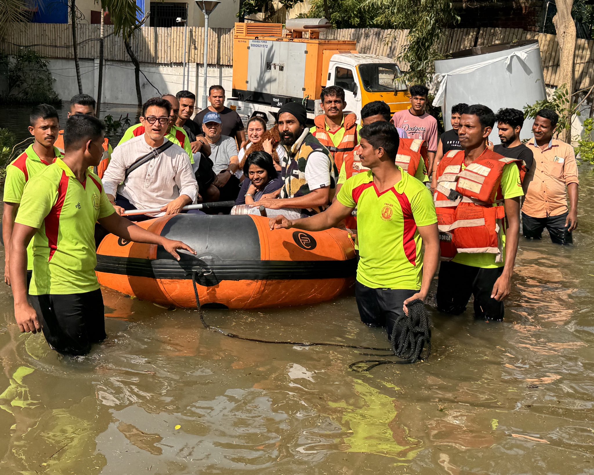 अमिर खान फसे २४ घन्टासम्म चक्राबत मिचुआङमा, रेस्क्यु टाेलीले गर्याे उद्दार