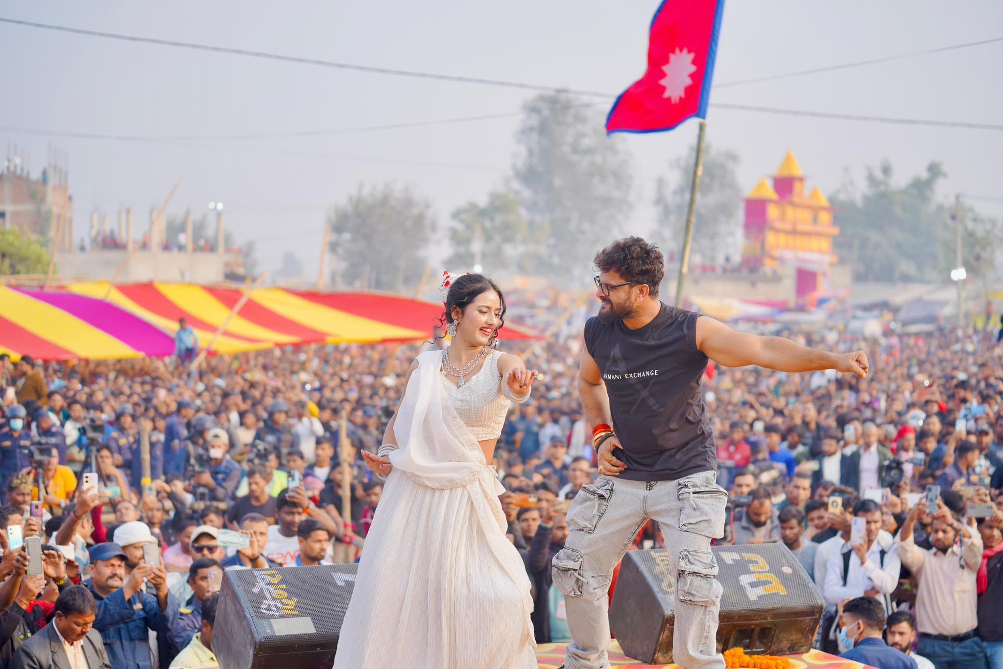 रौतहटमा भाेजपुरी कलाकार यादव संगै रचना शिवाकोटीको बेजोड प्रस्तुति