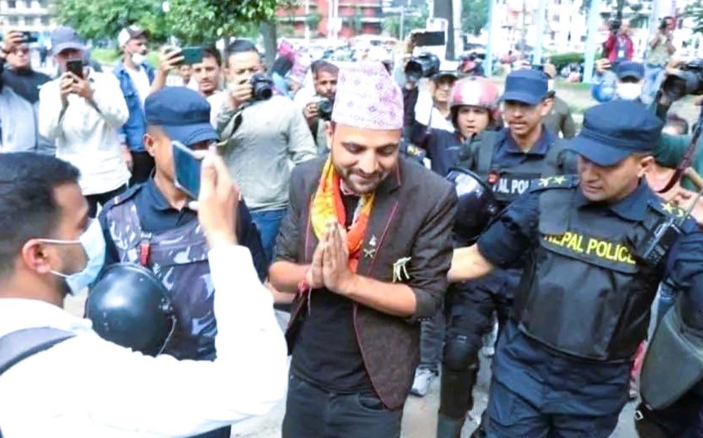 माइतीघरमा प्रदर्शन गर्न पुगेका डा. निकोलस भुसालसहित १५ भन्दा बढी युवा पक्राउ