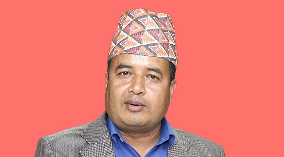 विराटनगरमा एमाले नेता महेश बस्नेत सवार गाडीमा ‘रातो मसी’ प्रहार, जेन–जि युवाको सांगीतिक विरोध