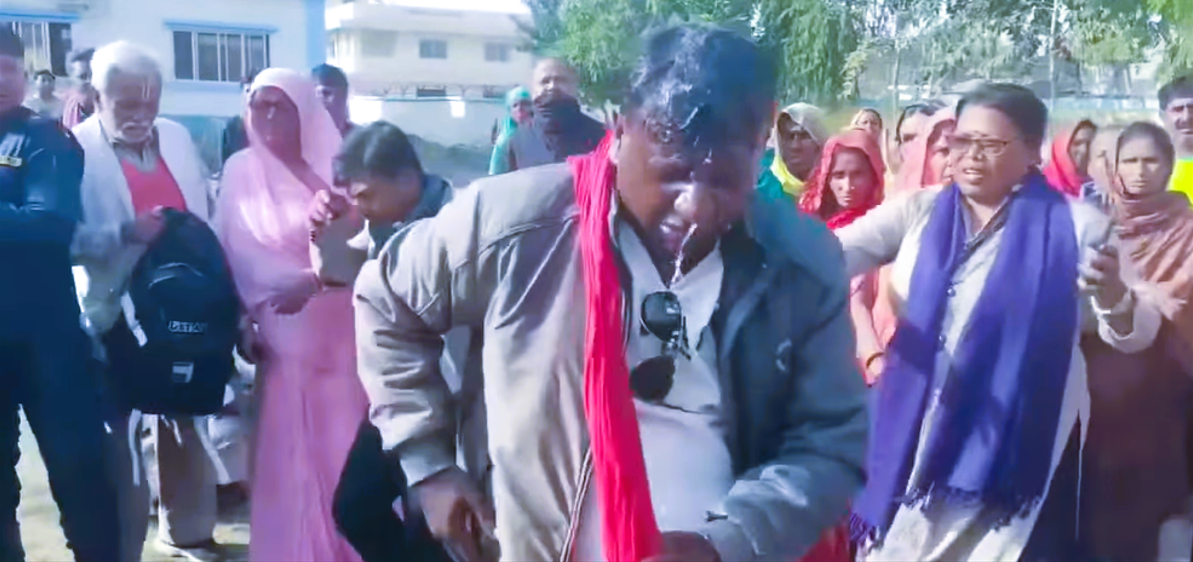 गरिमा विकास बैंकले ठगी गरेको आरोपमा ऋणीद्वारा जिल्ला प्रहरी कार्यालय मलंगवामा आत्मदाह प्रयास, सर्लाही तनावग्रस्त