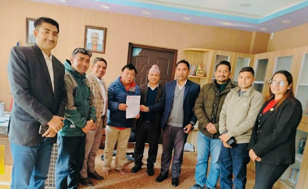 अखिल नेपाल विद्यार्थी यूनियन समाजवादीद्वारा शिक्षा मन्त्री महावीर पुनलाई २८ बुँदे मागसहित ज्ञापनपत्र