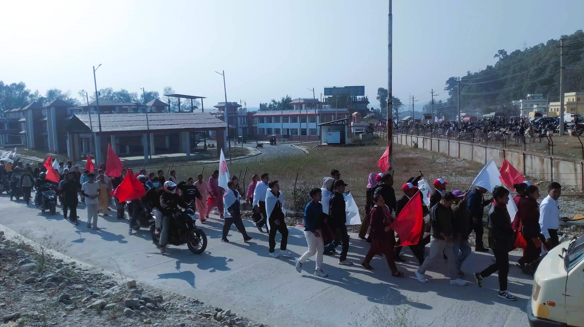 गुलाफ बोकेर चुनावी मैदानमा नेकपा (माओवादी) — मकवानपुरबाट तीन उम्मेदवार प्रतिस्पर्धामा