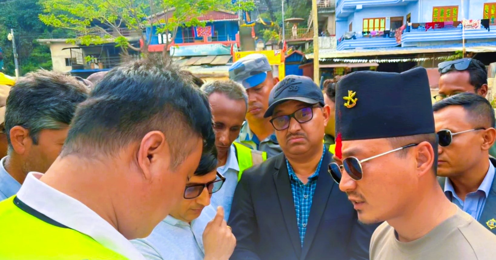 नारायणगढ–बुटवल सडक ढिलाइप्रति गृहमन्त्री गुरुङ असन्तुष्ट, १५ दिनभित्र काम सक्ने ठेकेदारको प्रतिबद्धता