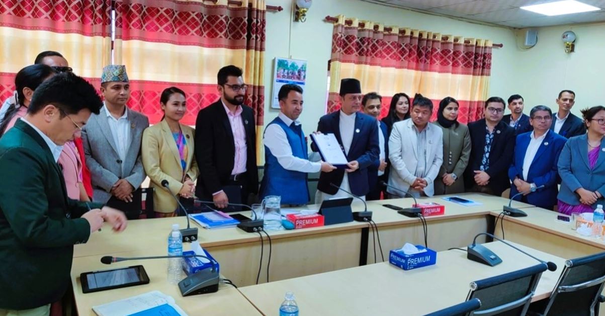 संसद् बैठकमा मोबाइल प्रयोगमा कडाइ गर्ने प्रस्ताव, नियमावली संशोधनको तयारी