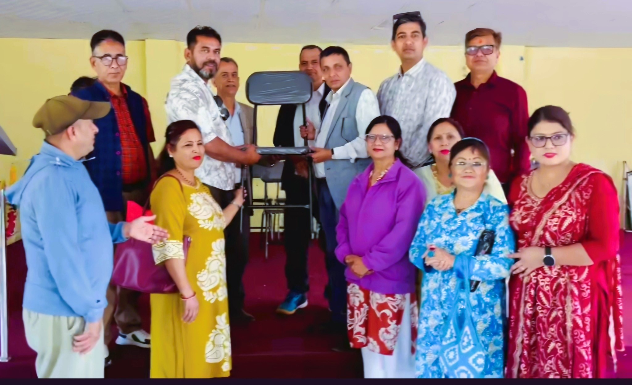 हेटौंडा–४ वडा कार्यालयद्वारा आधुनिक राष्ट्रिय माविलाई २७० कुर्सी सहयोग, शैक्षिक पूर्वाधार सुदृढ हुँदै